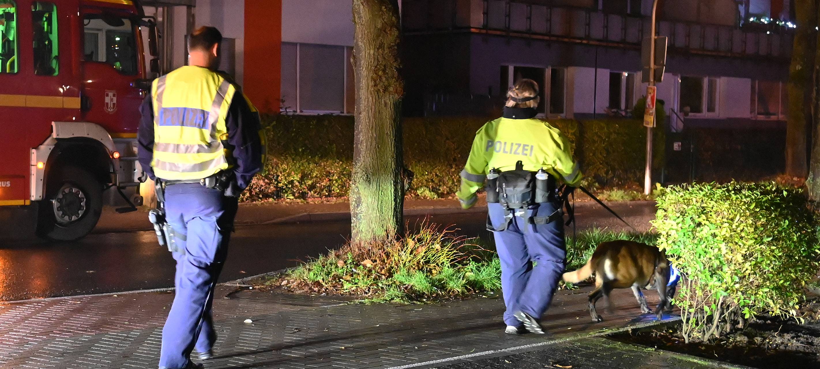 Die Polizei setzte bei ihrer Suche nach dem vermissten Kind in Dorsten auch einen Spürhund ein.