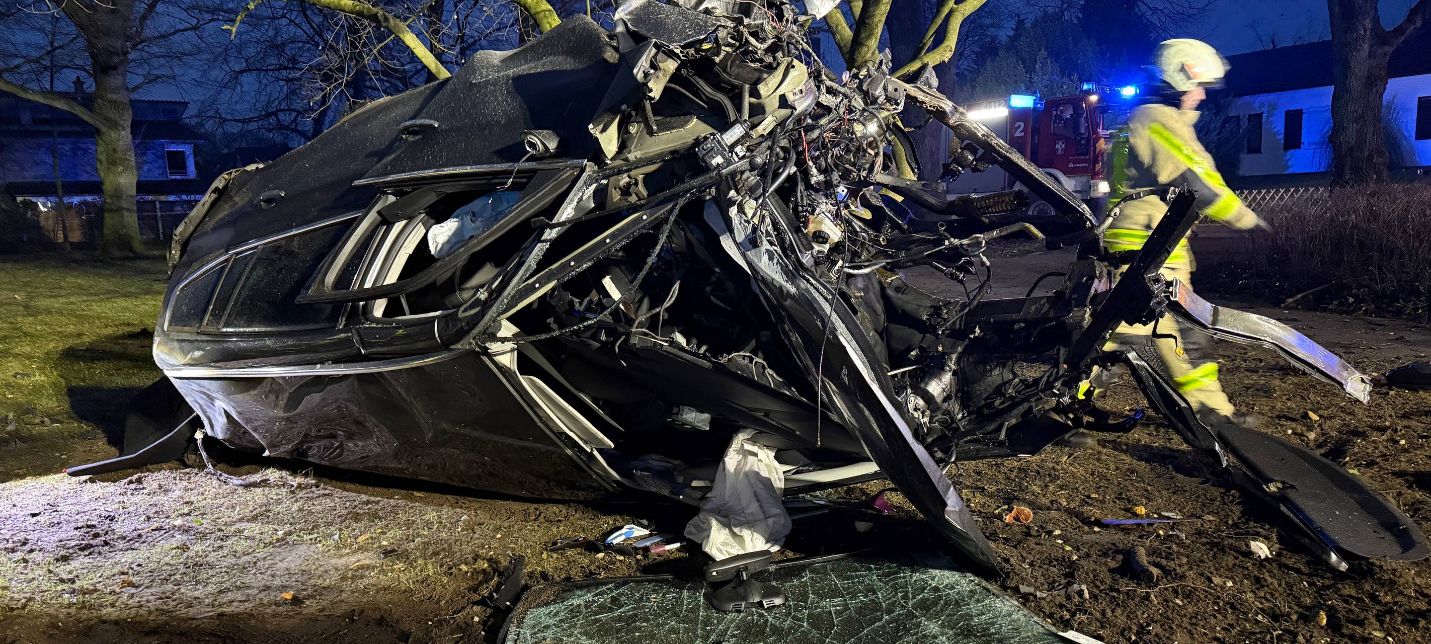 Dorsten: Autofahrer kracht in Denkmal