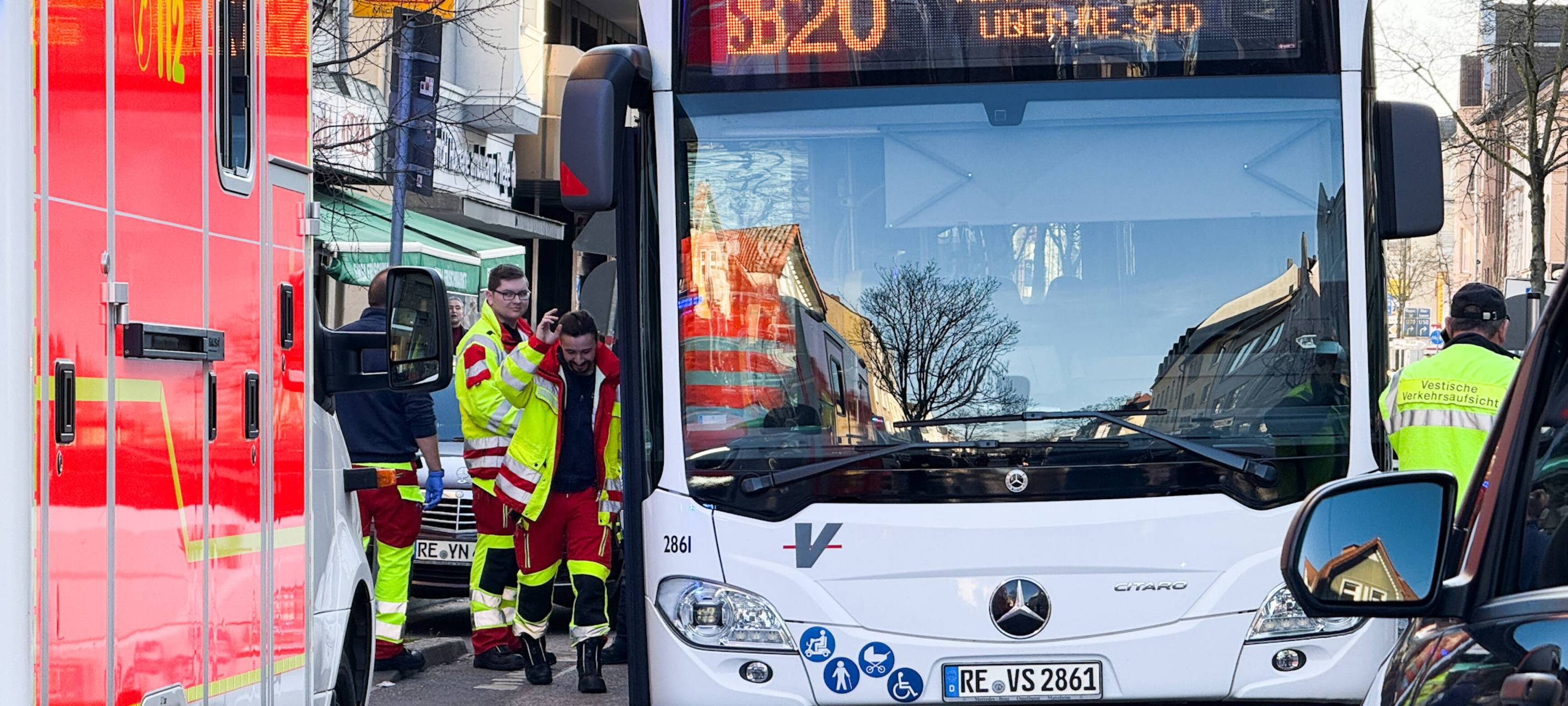 Recklinghausen: Linienbus erfasst 7-jähriges Kind