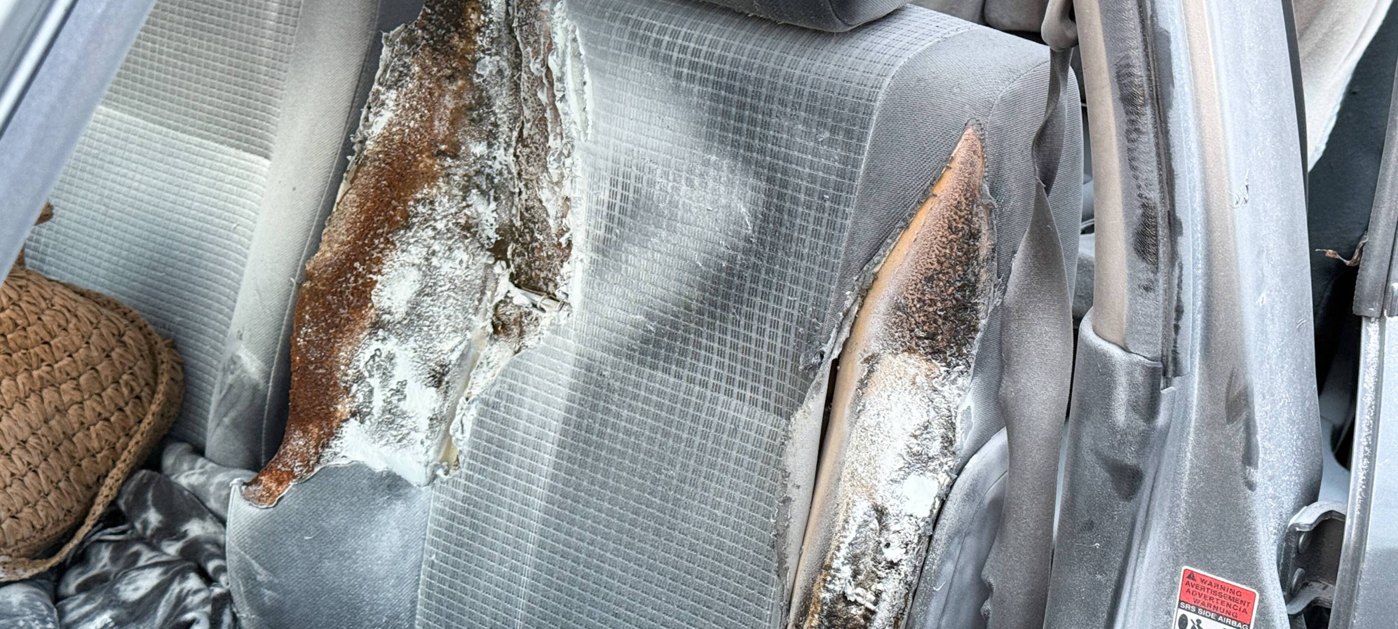 Ein Sitzbezug in dem Brandauto auf der A2 wurde durch das Feuer völlig durchgeschmort.