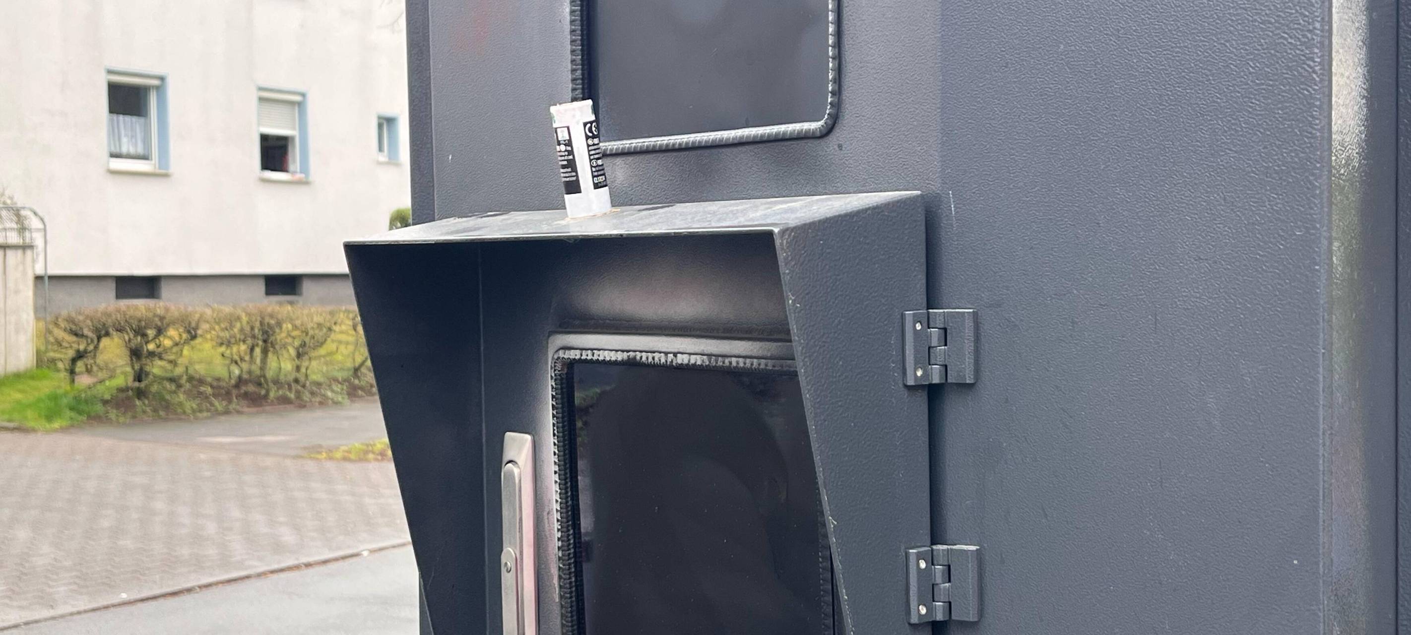 Panzerblitzer in Oer-Erkenschwick mit schwarzer Farbe besprüht