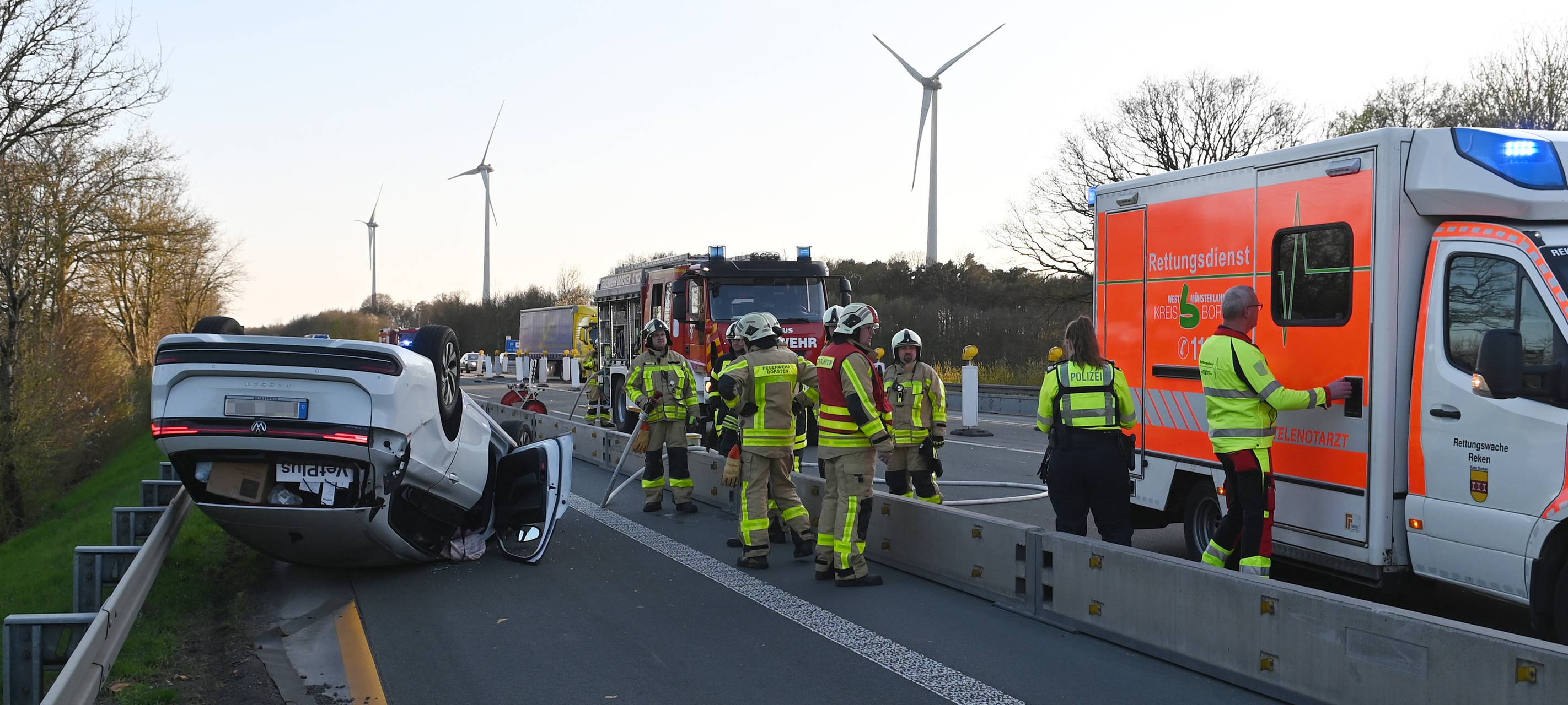 Auto überschlägt sich auf A31 bei Dorsten