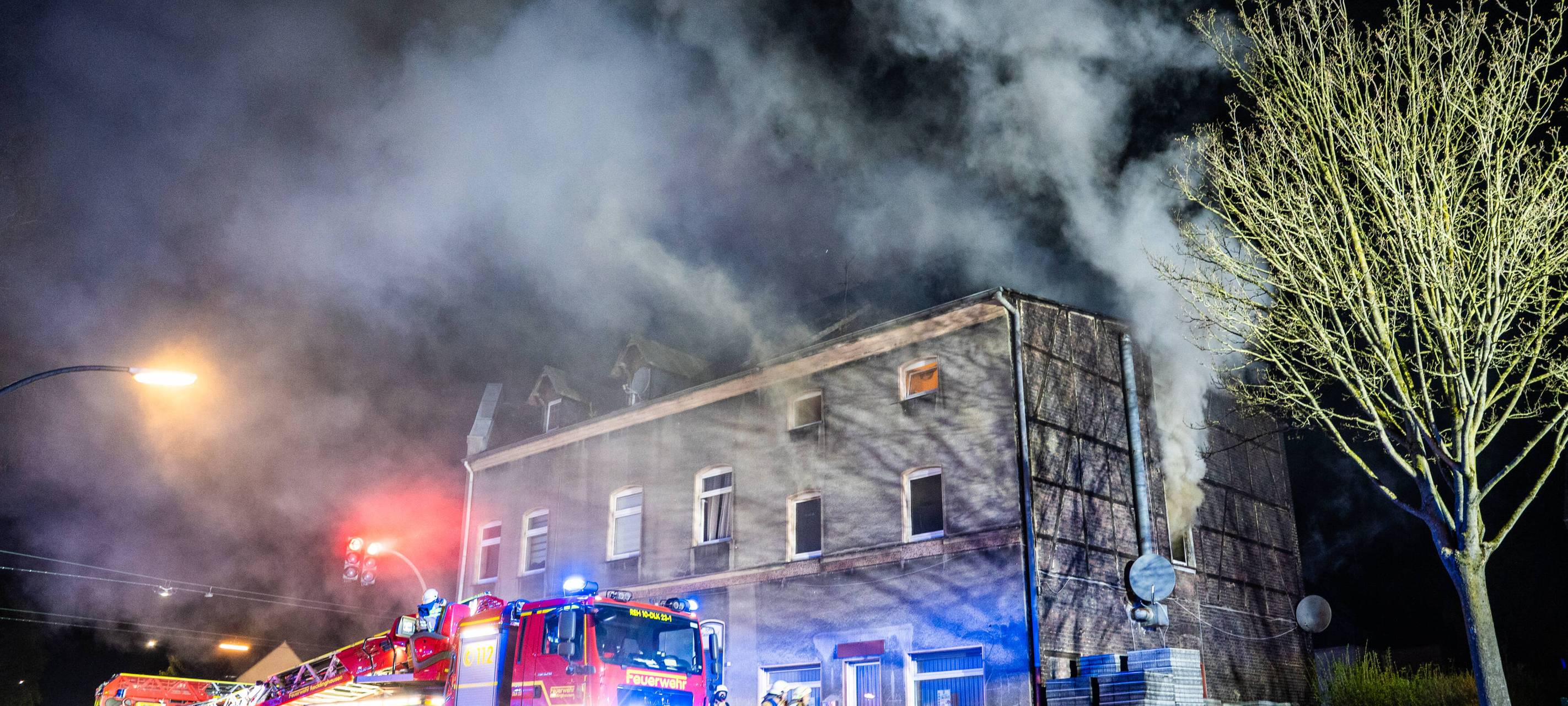 Recklinghausen: Großeinsatz nach Wohnungsbrand