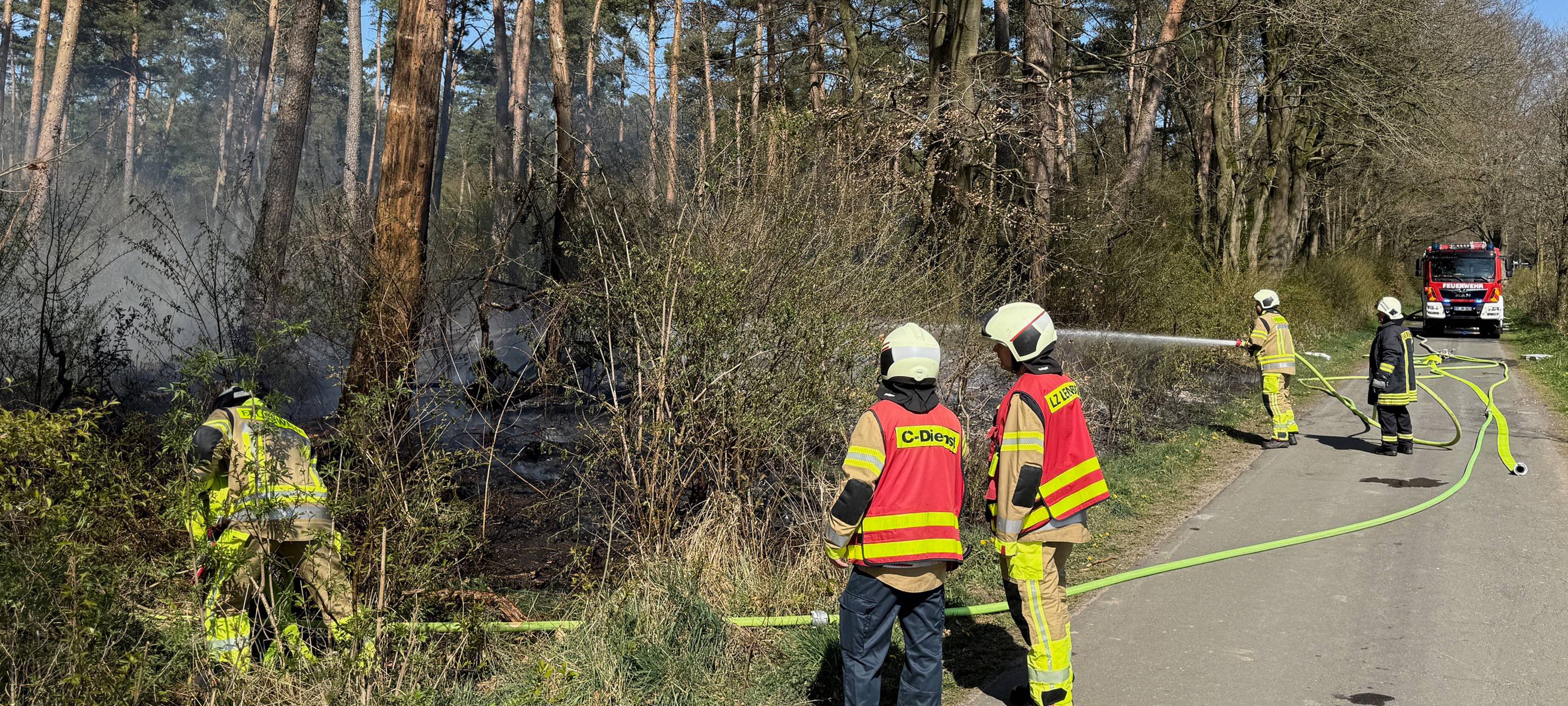 Die Feuerwehr Dorsten war mit mehreren Kräften bei dem Waldbrand im Stadtteil Lembeck im Einsatz.