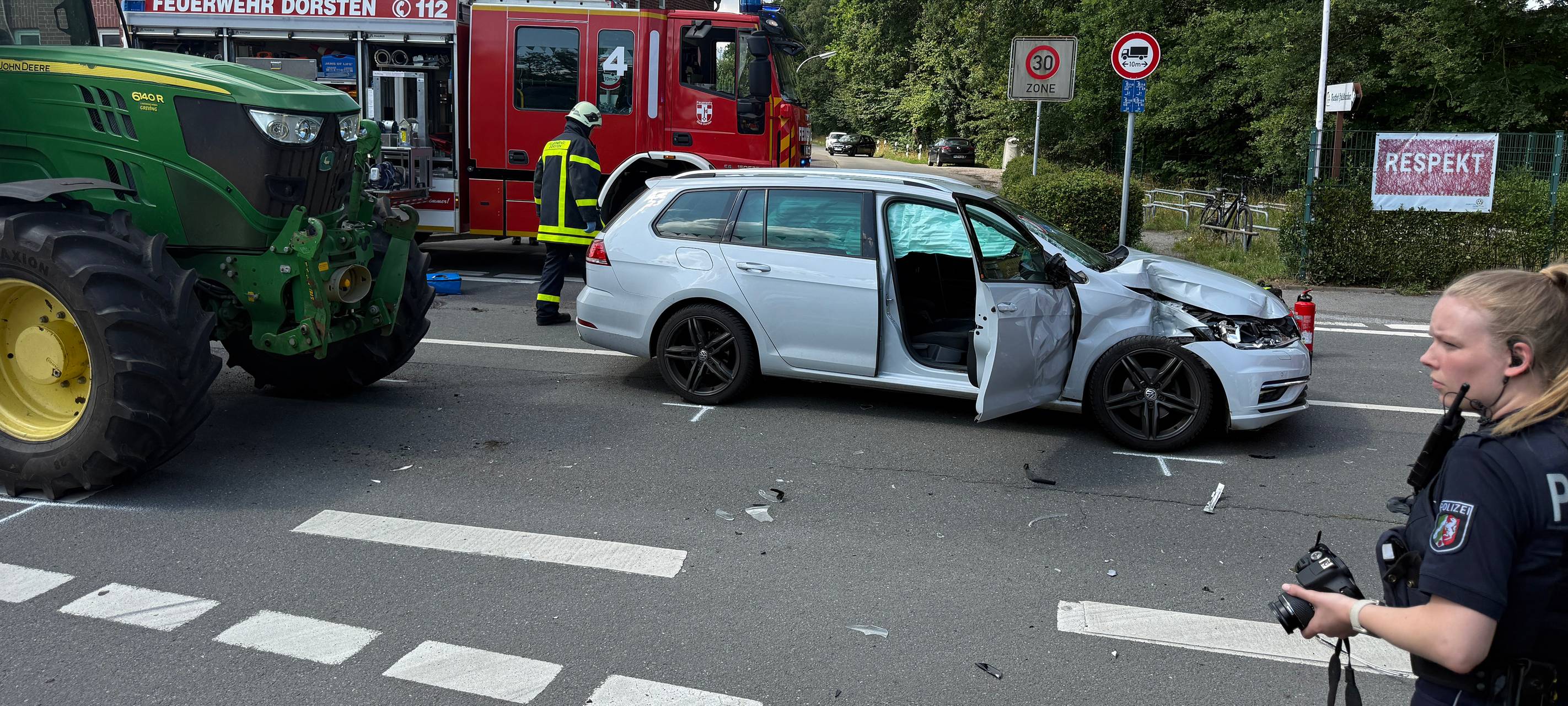 Schwerer Unfall zwischen Auto und Traktor in Dorsten