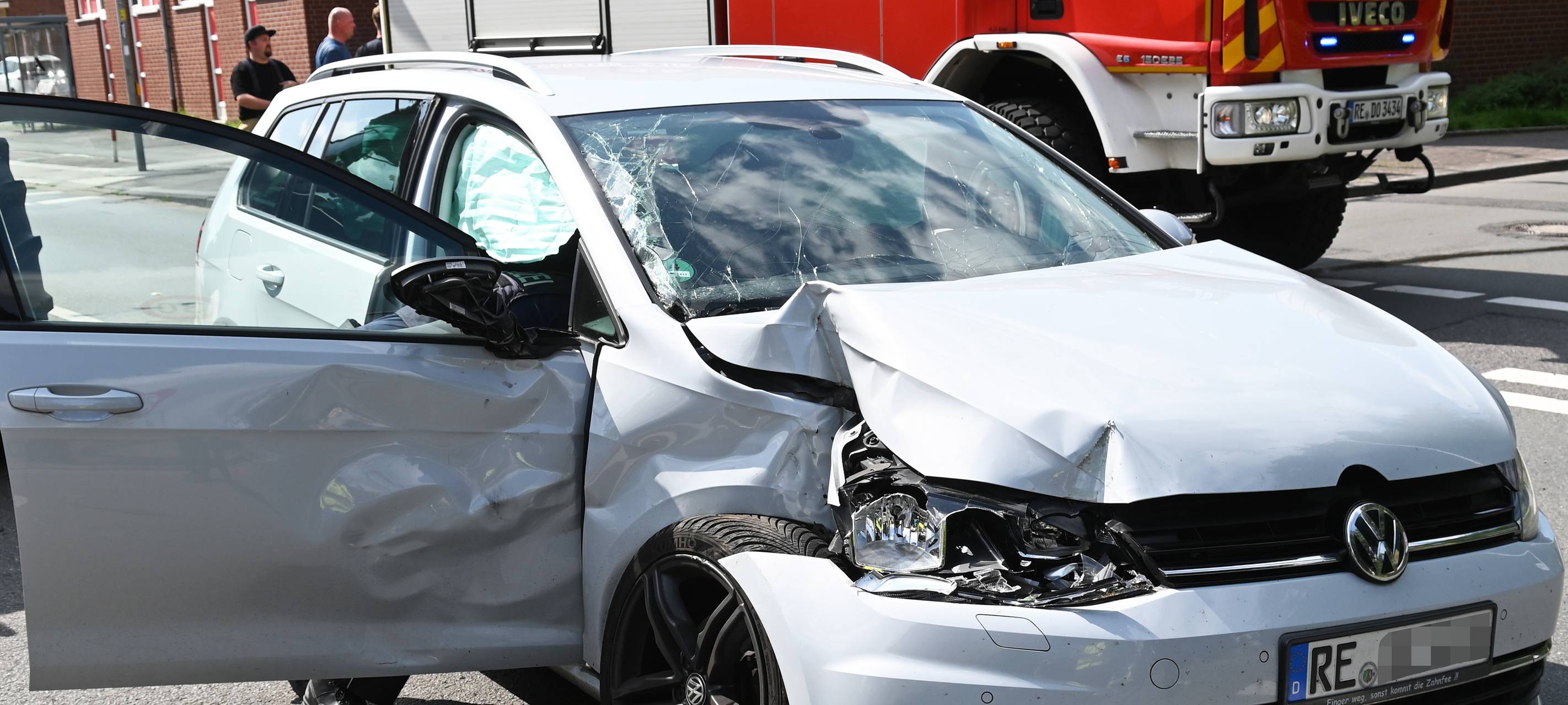 Schwerer Unfall zwischen Auto und Traktor in Dorsten