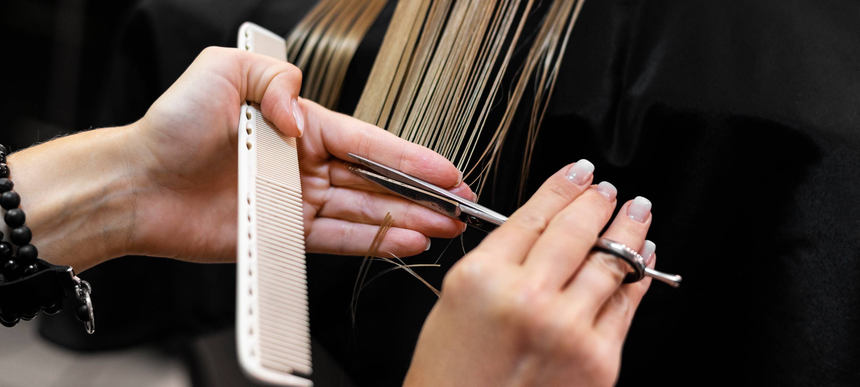 Haareschneiden beim Frisör