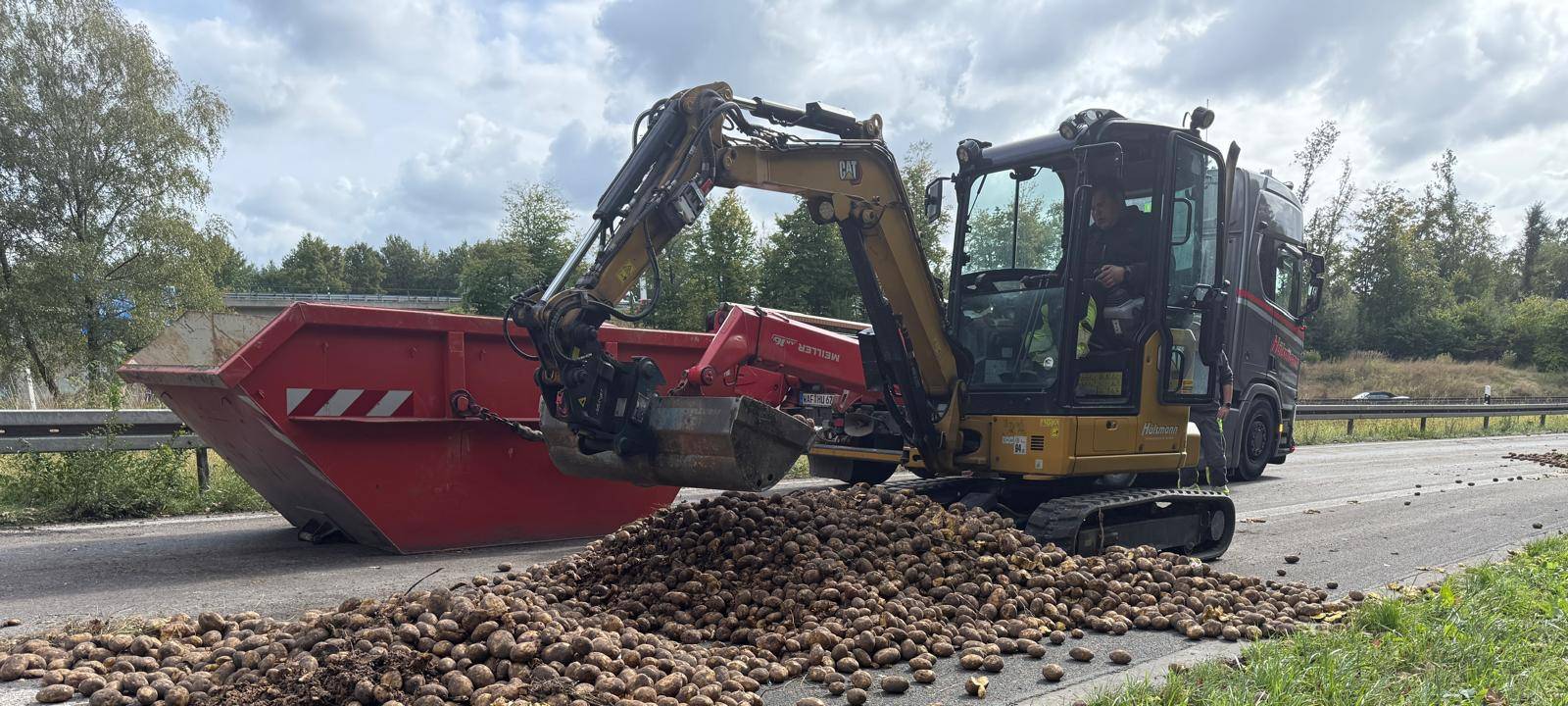 LKW verliert Kartoffeln: Sperrung am Kreuz Marl-Nord