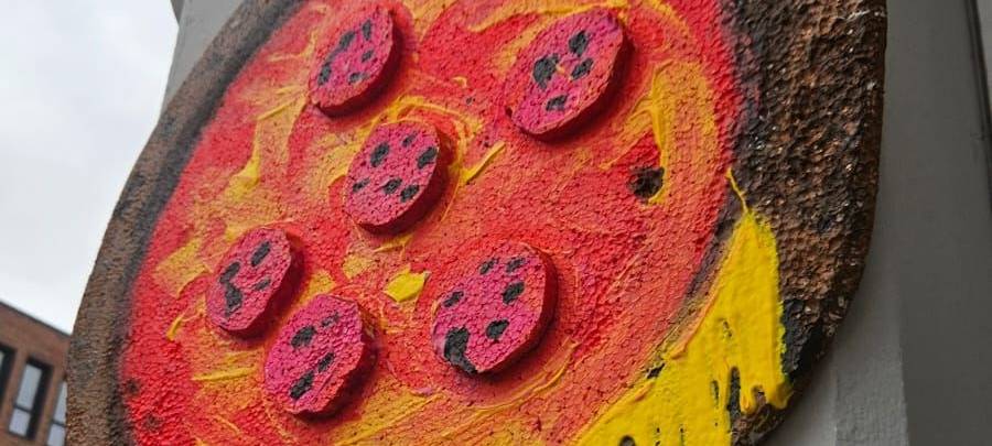 Kunst oder Werbung? Herten rätselt über künstliche Pizzen
