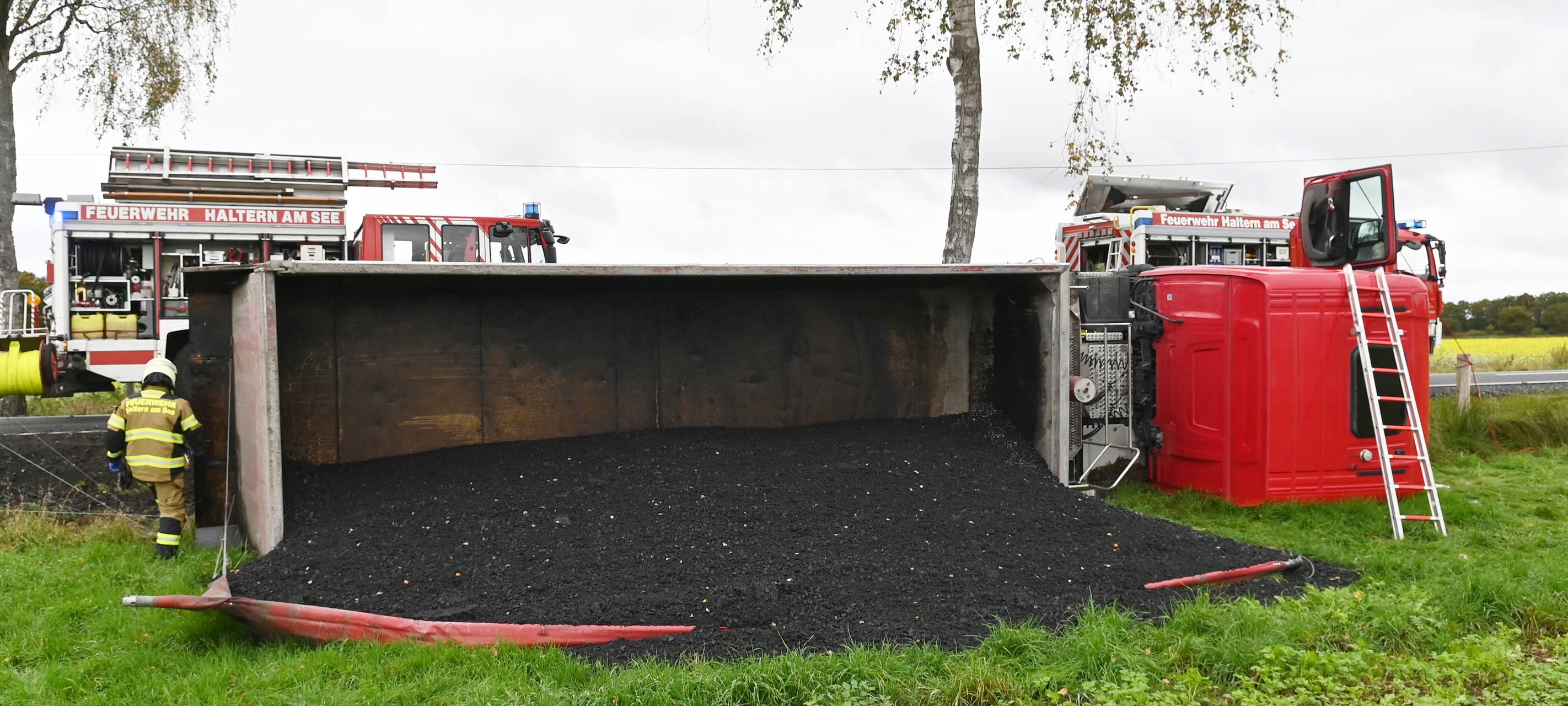 Haltern: LKW in Kurve umgekippt