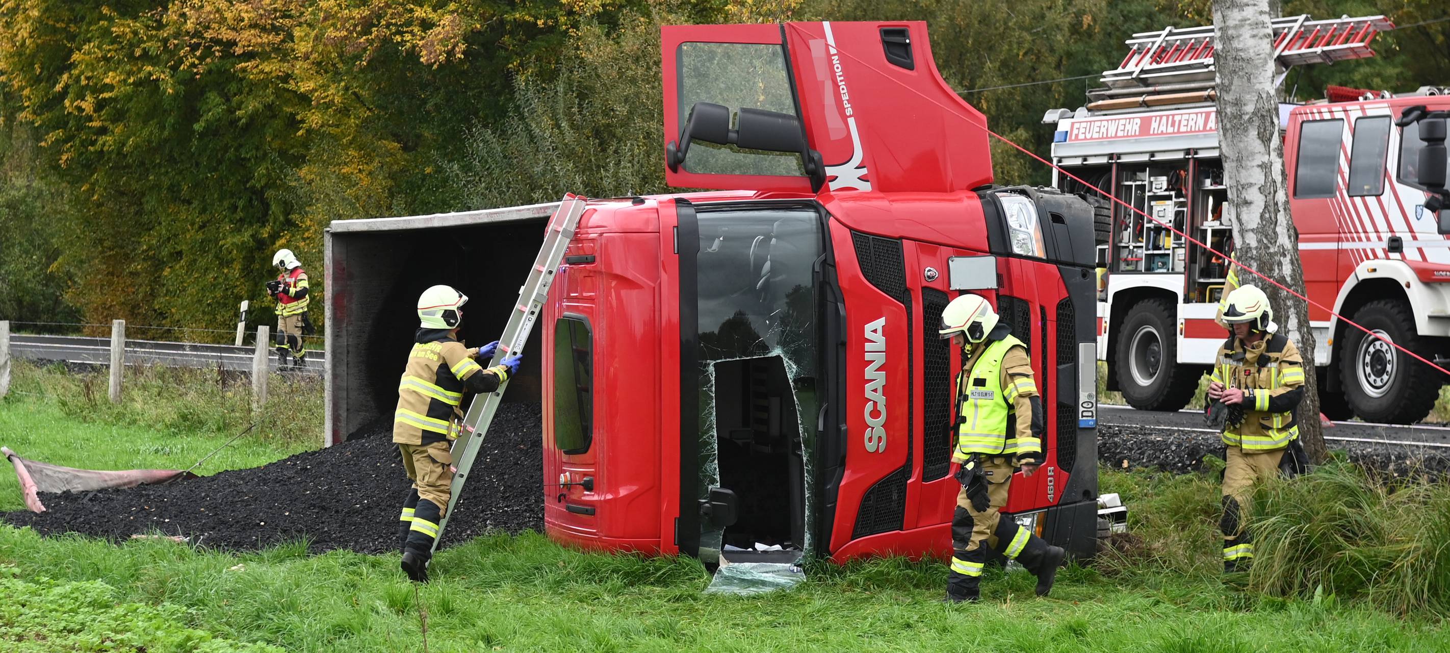 Haltern: LKW in Kurve umgekippt