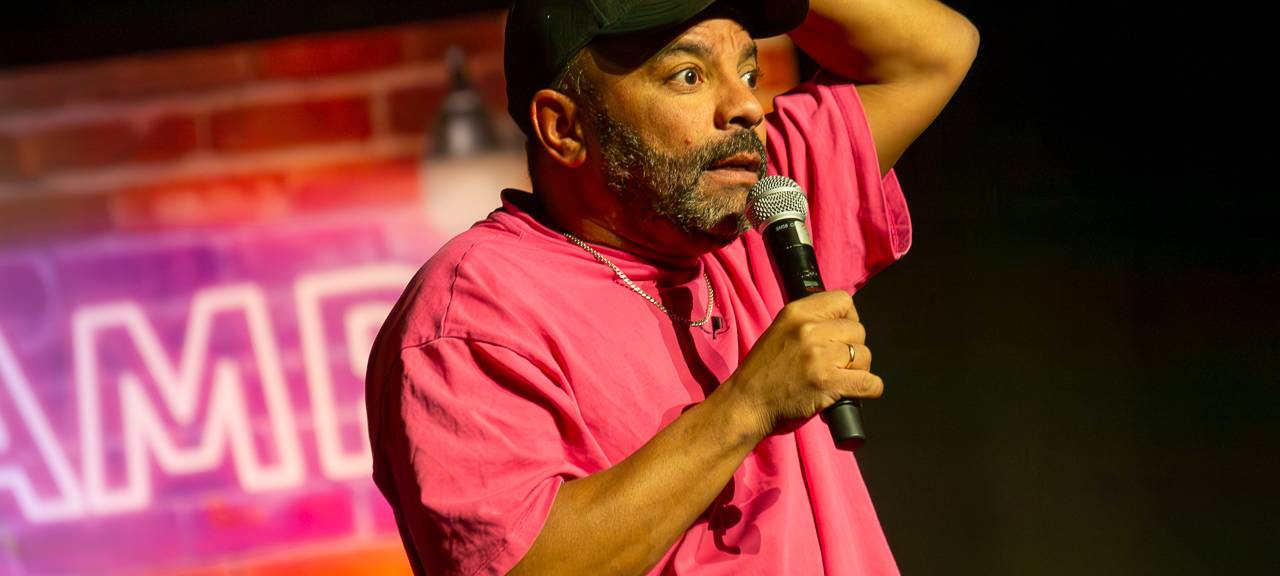 Das Comedy Camp 2025 war in Bergheim im MEDIO.RHEIN.ERFT. Auf der Bühne zu sehen: Simon Pearce.