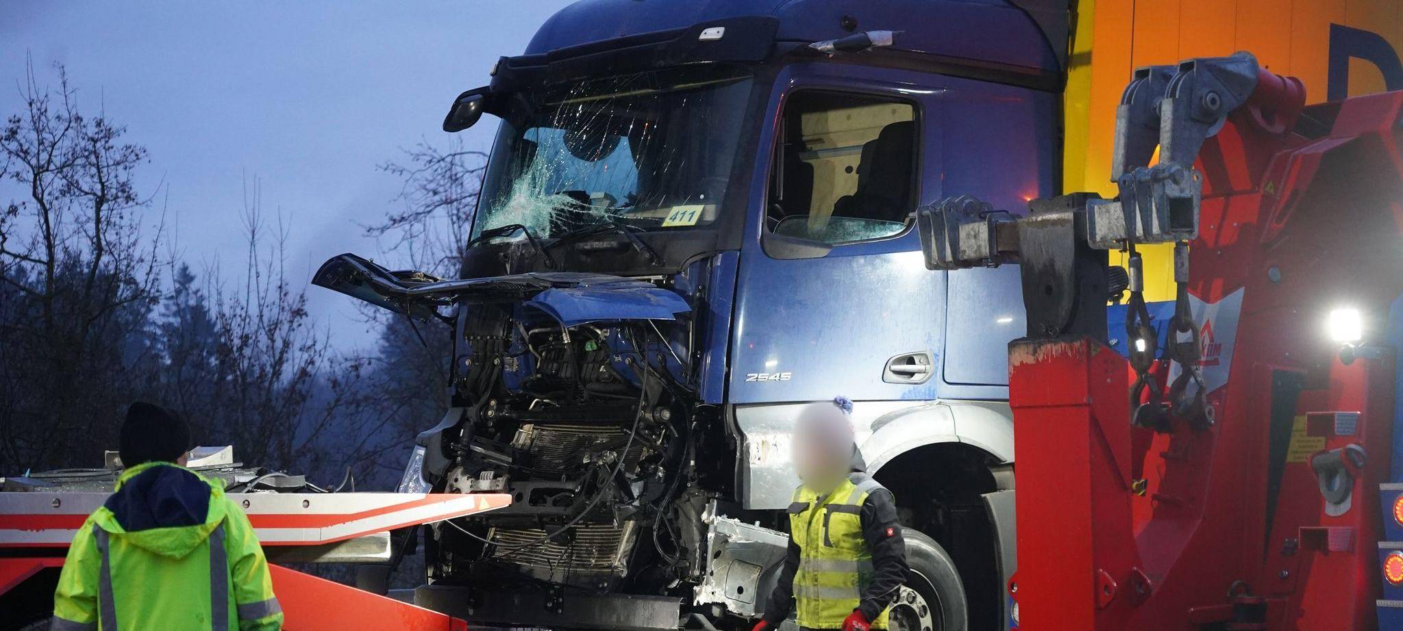 Unfallserie auf der A44 - Tote und Verletzte
