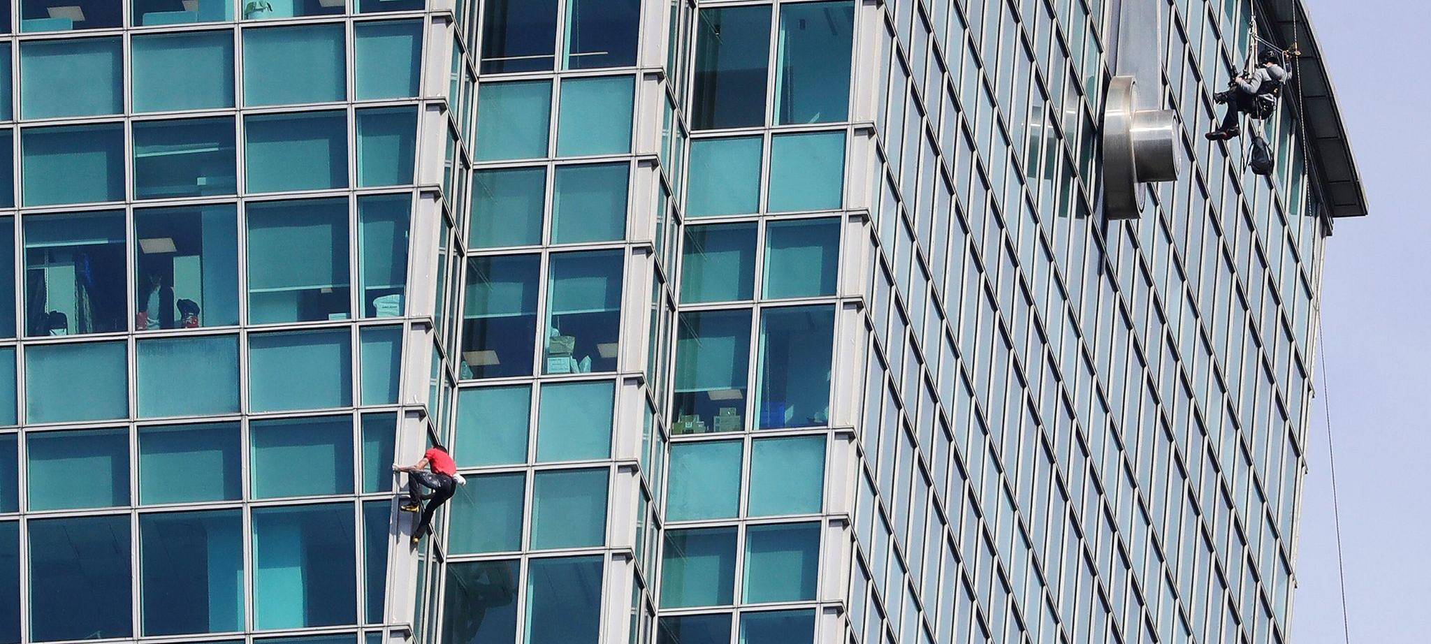 Freeclimber Honnold klettert auf Wolkenkratzer