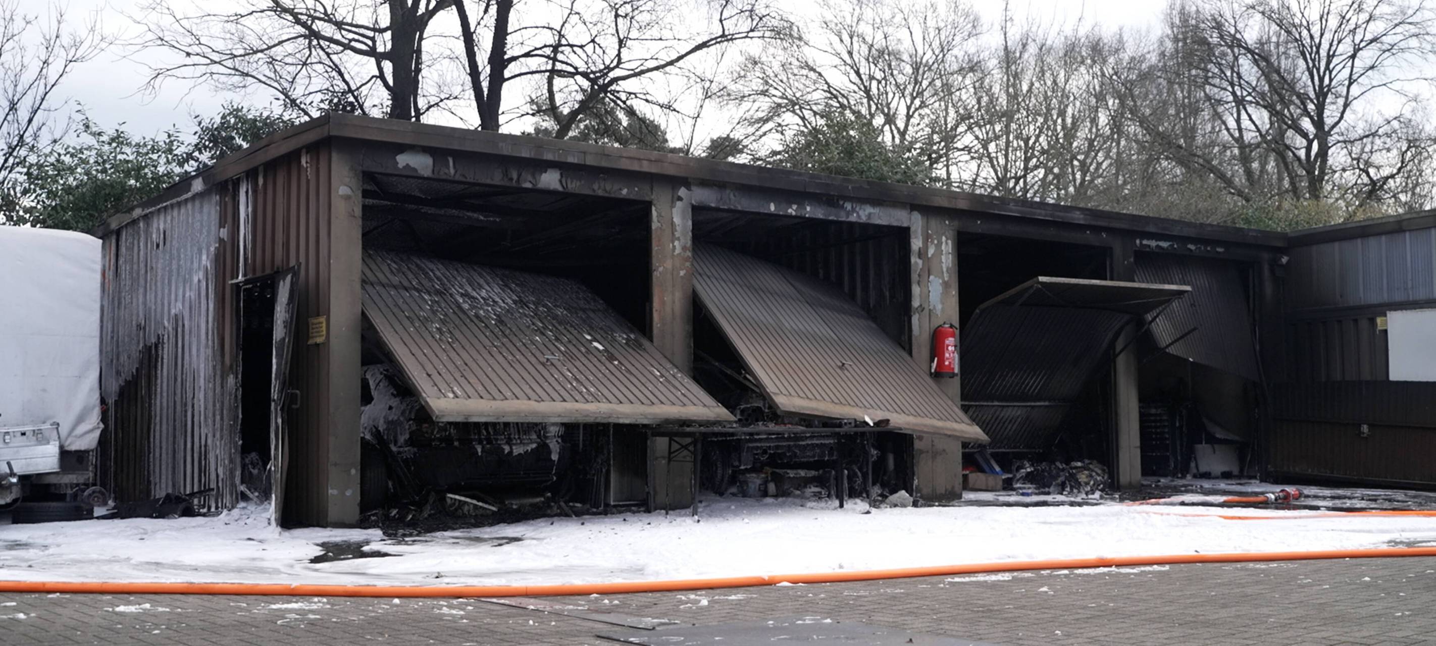 Mehrere Garagen in Dorsten in Flammen