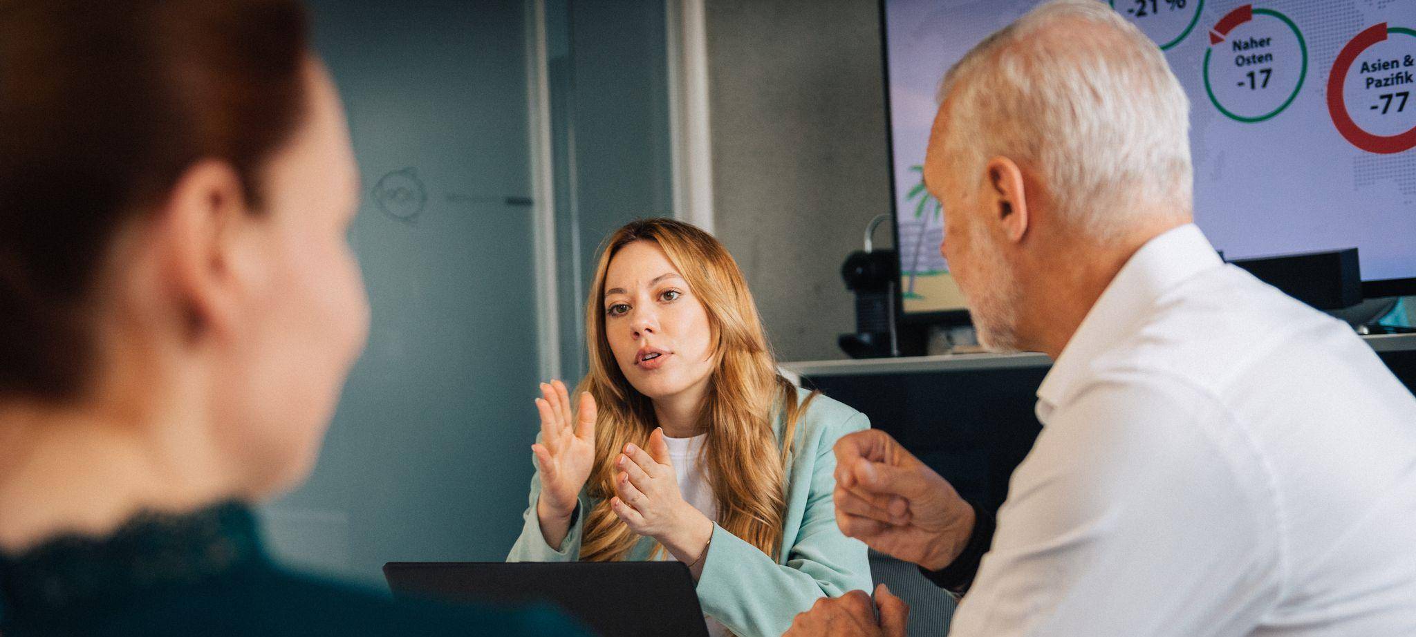Eine Frau in einem Meeting