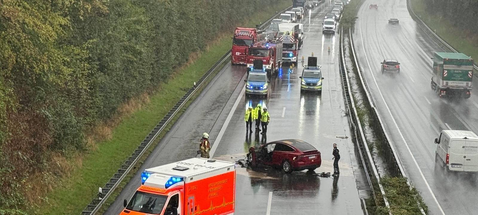 Schwere Unfälle wegen Starkregen auf der A43 bei Haltern am See.