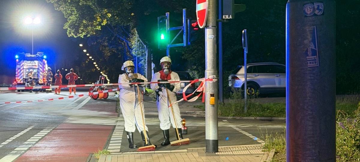 Die Feuerwehr Recklinghausen hat eine Pfütze einer unbekannten Flüssigkeit untersucht.