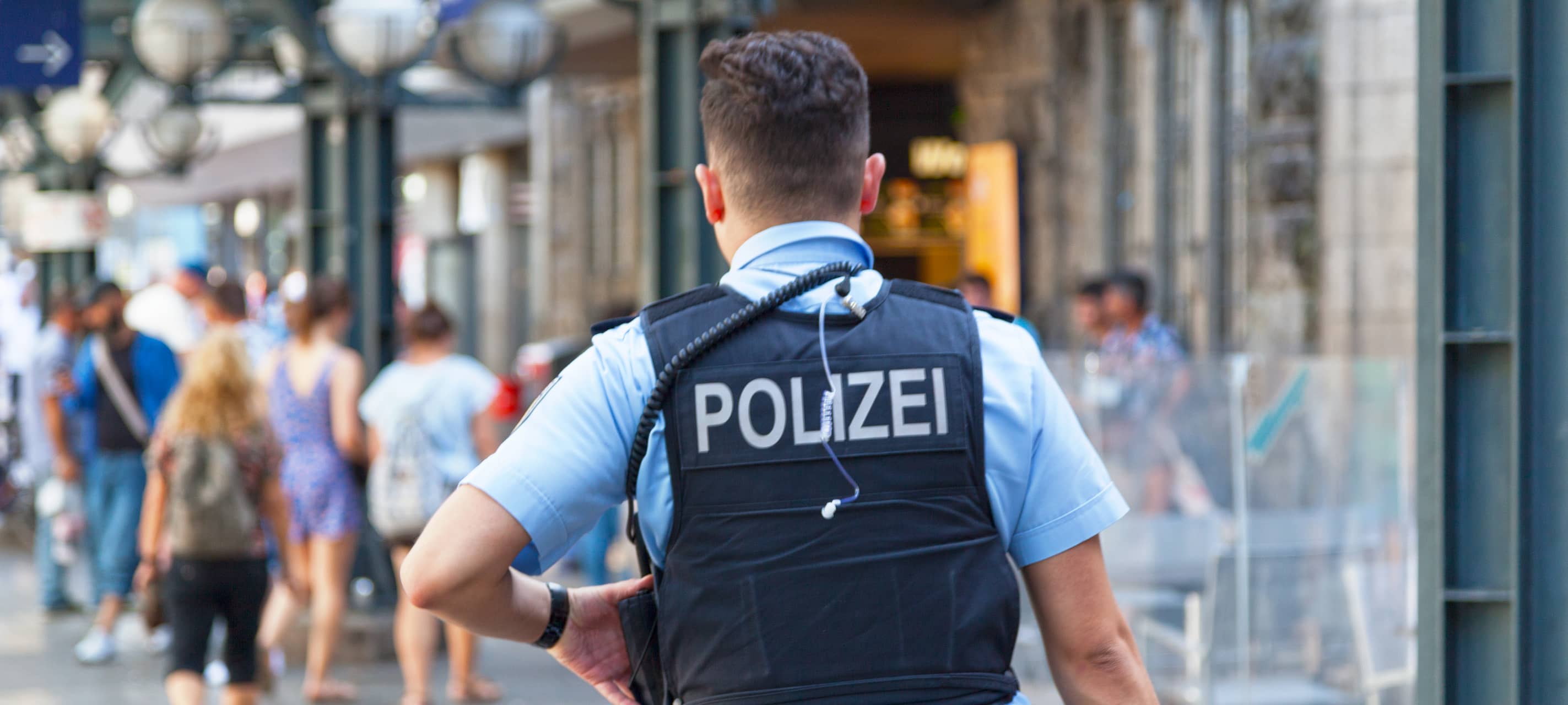 Symbolbild: Polizist in Uniform