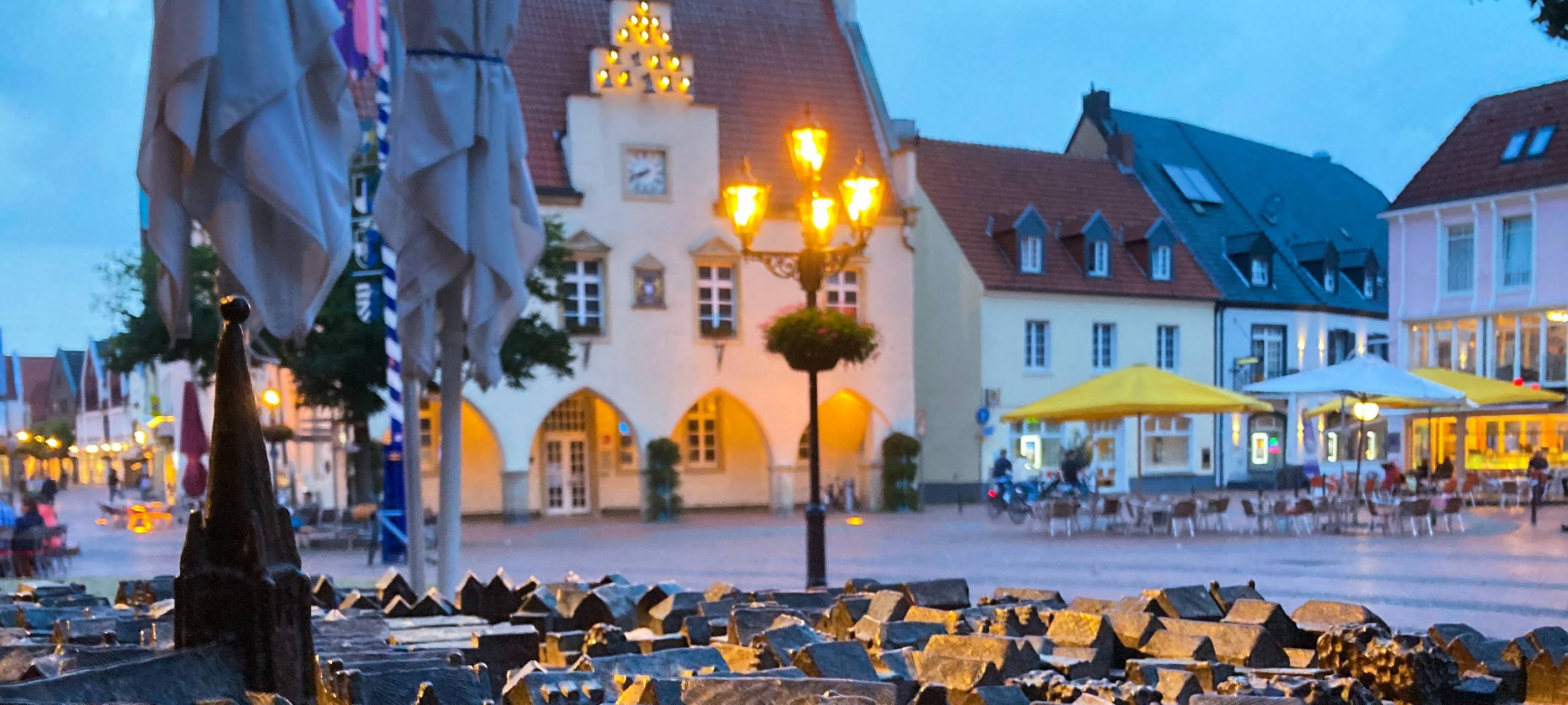 Der Marktplatz am alten Rathaus in der Innenstadt von Haltern am See.