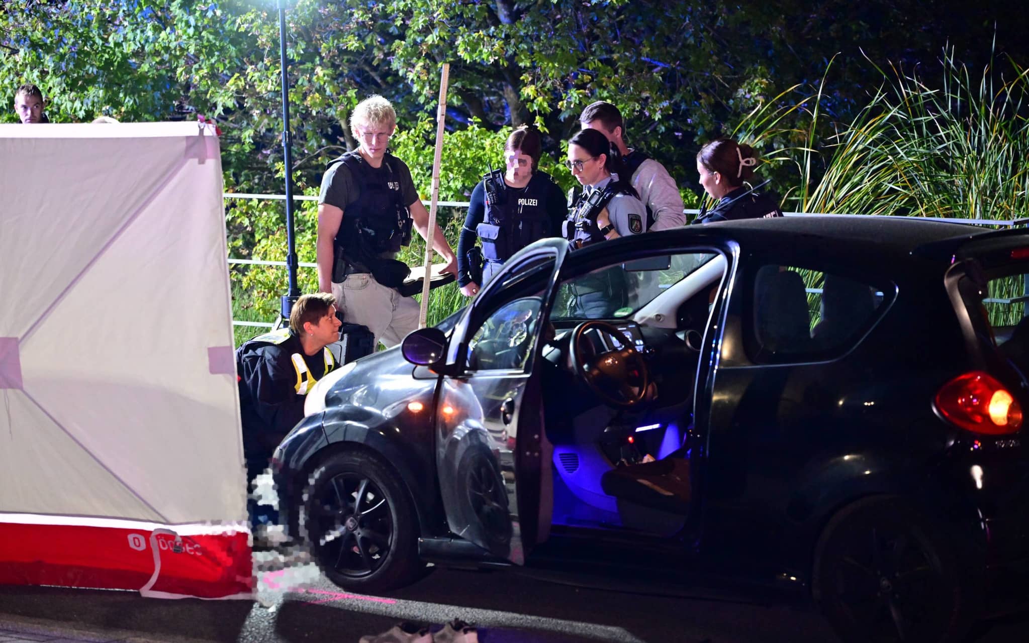 Eine 17-jährige Radfahrerin ist am Montagabend in Herten tödlich verunglückt. Die Jugendliche stürzte und wurde anschließend von einem Auto erfasst.