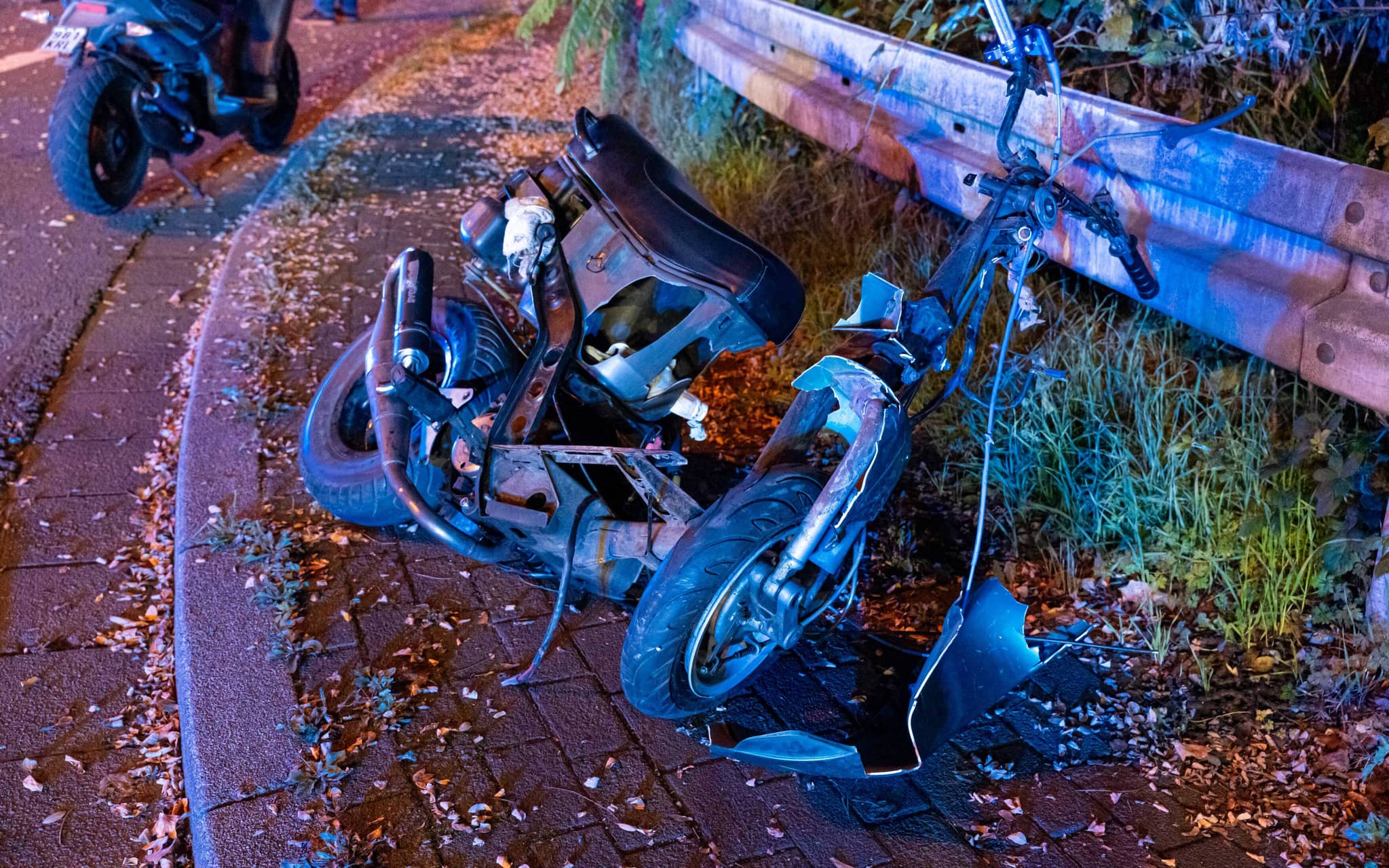 Der Roller wurde durch den Zusammenstoß mit dem Auto in Recklinghausen stark beschädigt.