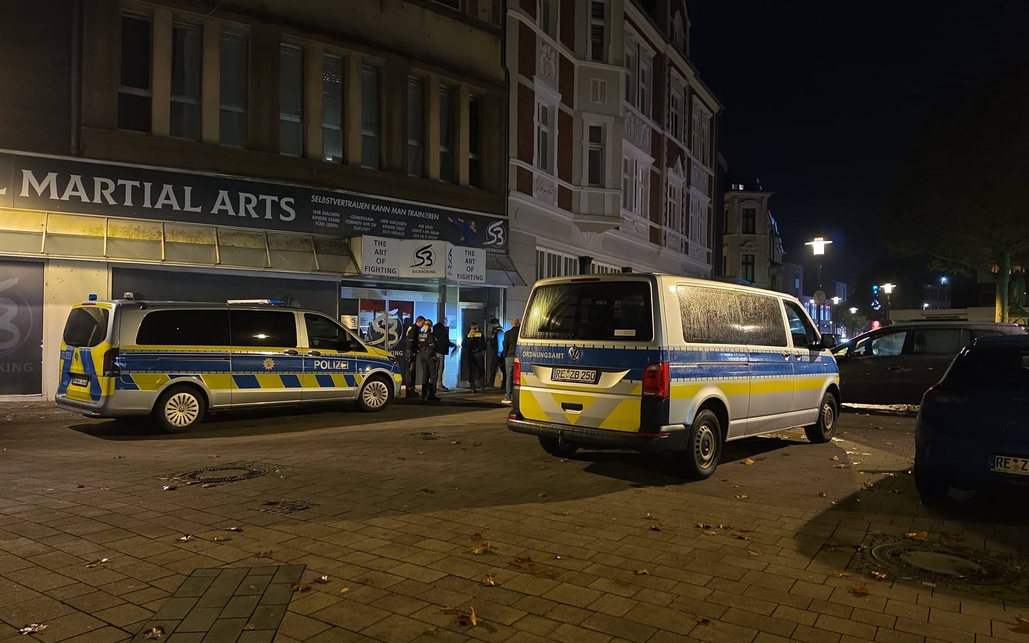 Behörden und Polizei haben in Herten fünf Wohnhäuser kontrolliert. Dabei kamen Brandschutzmängel, Rechtsverstöße und ein gesuchter Jugendlicher ans Licht.