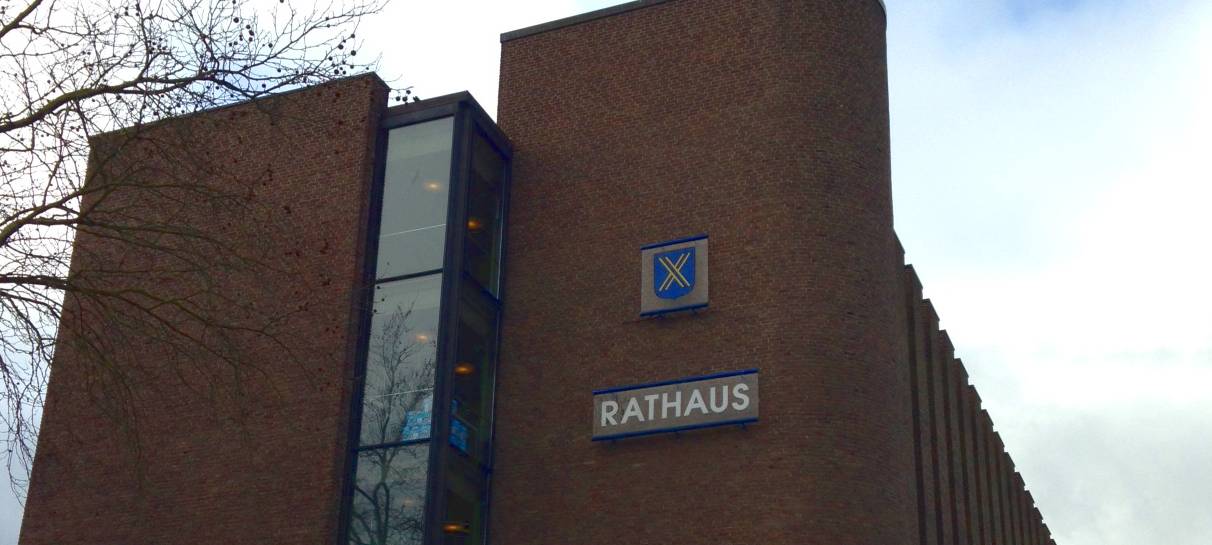 Zwei Männer randalieren in Rathaus