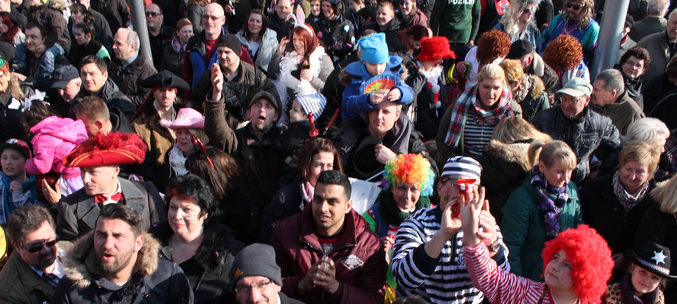 70.000 Narren feiern bei Rosenmontagszug