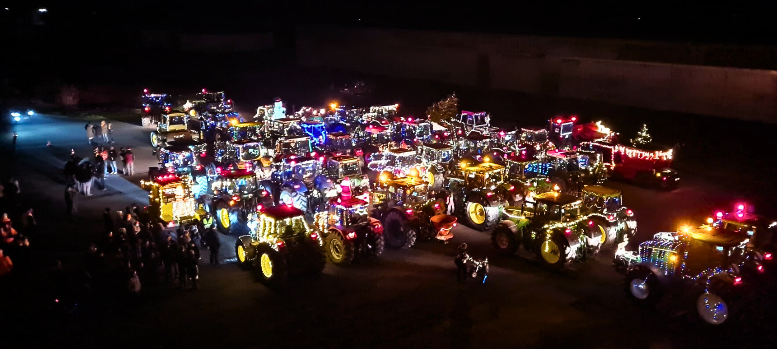 Beleuchtete Trecker: Lichterfahrten in Marl und Haltern