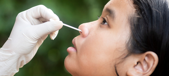 Nasen-Abstrich statt Lolli-Tests in Kitas in NRW