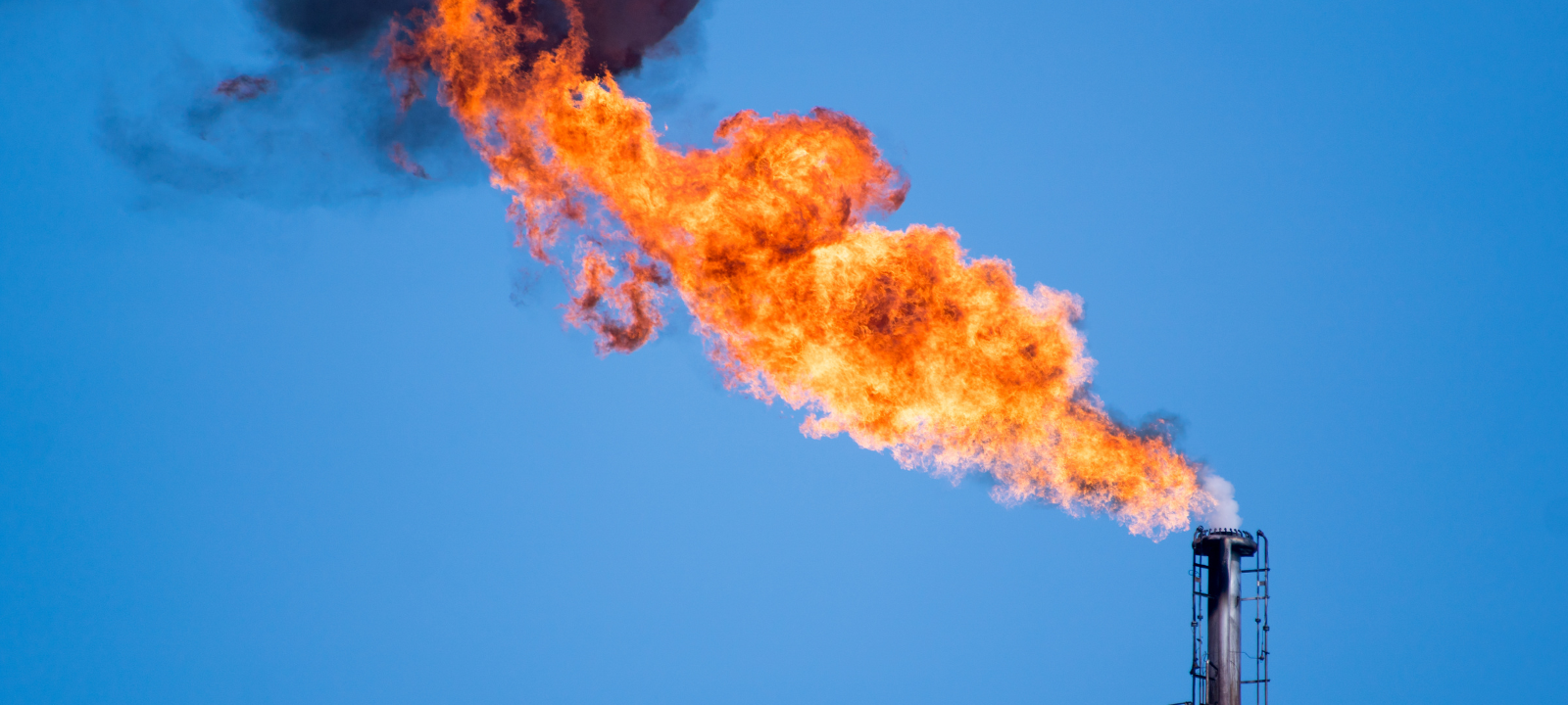 Feuerschein von BP-Anlagen über den Kreis Recklinghausen