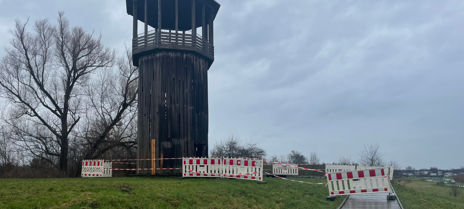 Aussichtsturm an der Emscher mutwillig beschädigt