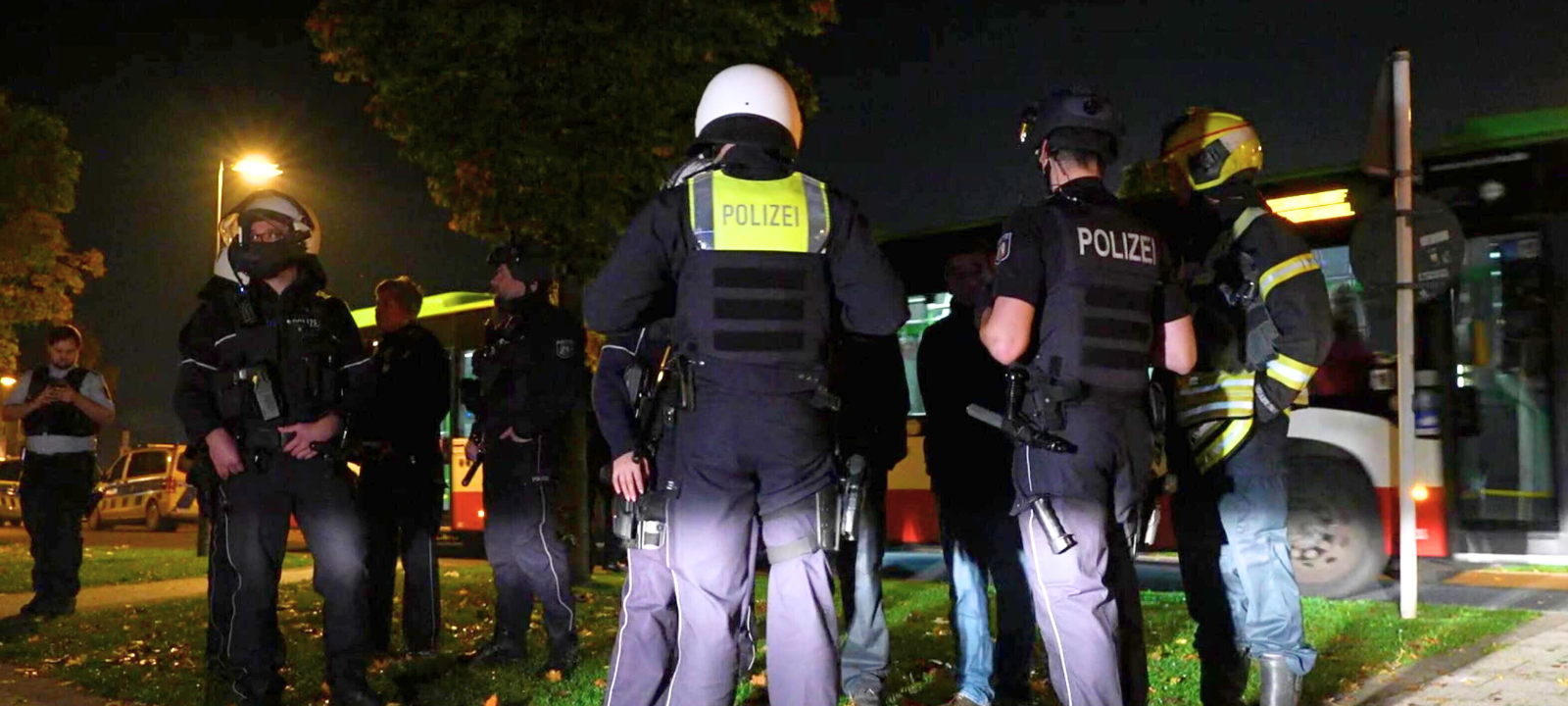 Viel Polizei am Marler Busbahnhof in der Silvesternacht