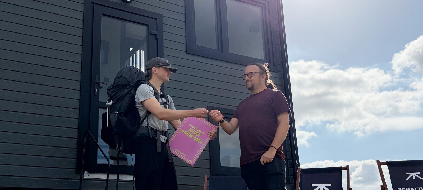 Nach einer Woche verabschiedet sich Haldenwärter Fynn wieder aus seinem Tiny House.