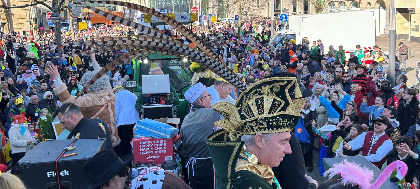 Recklinghausen / Dorsten: Menschen feiern friedlich Karneval