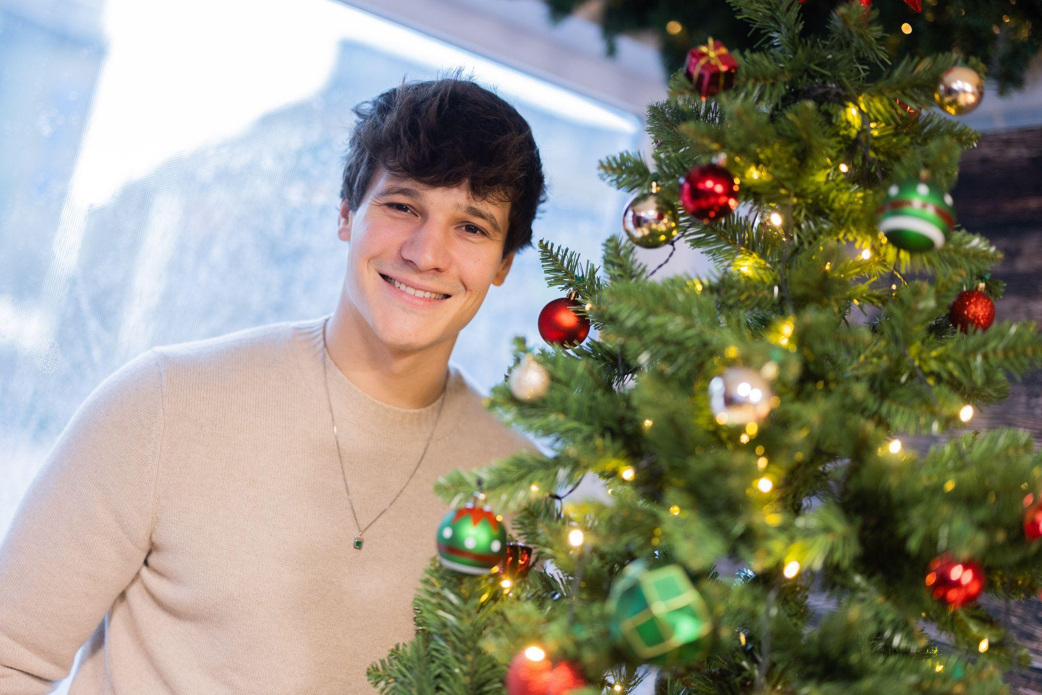 Wincent Weiss trifft auf Weihnachtstruck-Tour seine Fans