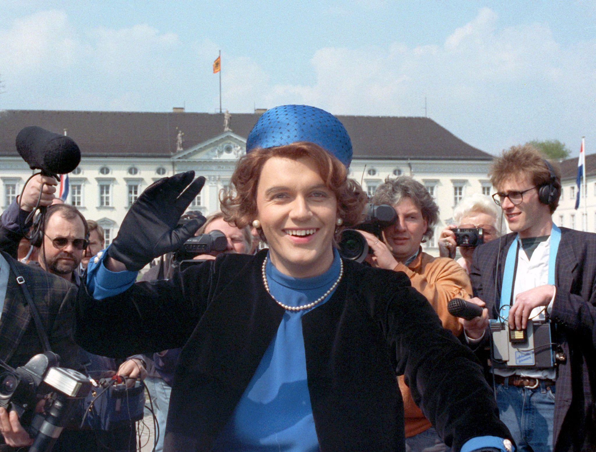 Hape Kerkeling als Königin Beatrix