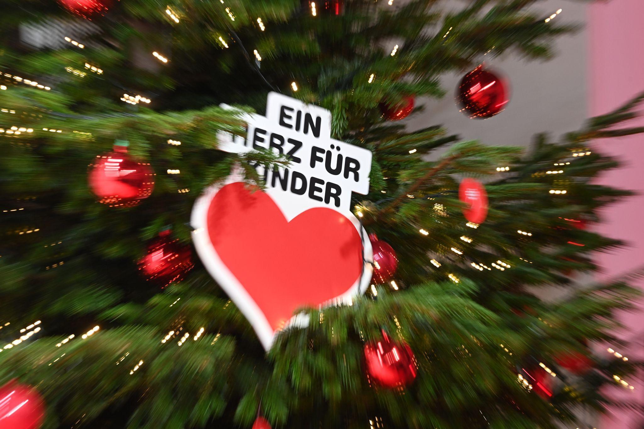 Spendengala 'Ein Herz für Kinder' - Roter Teppich