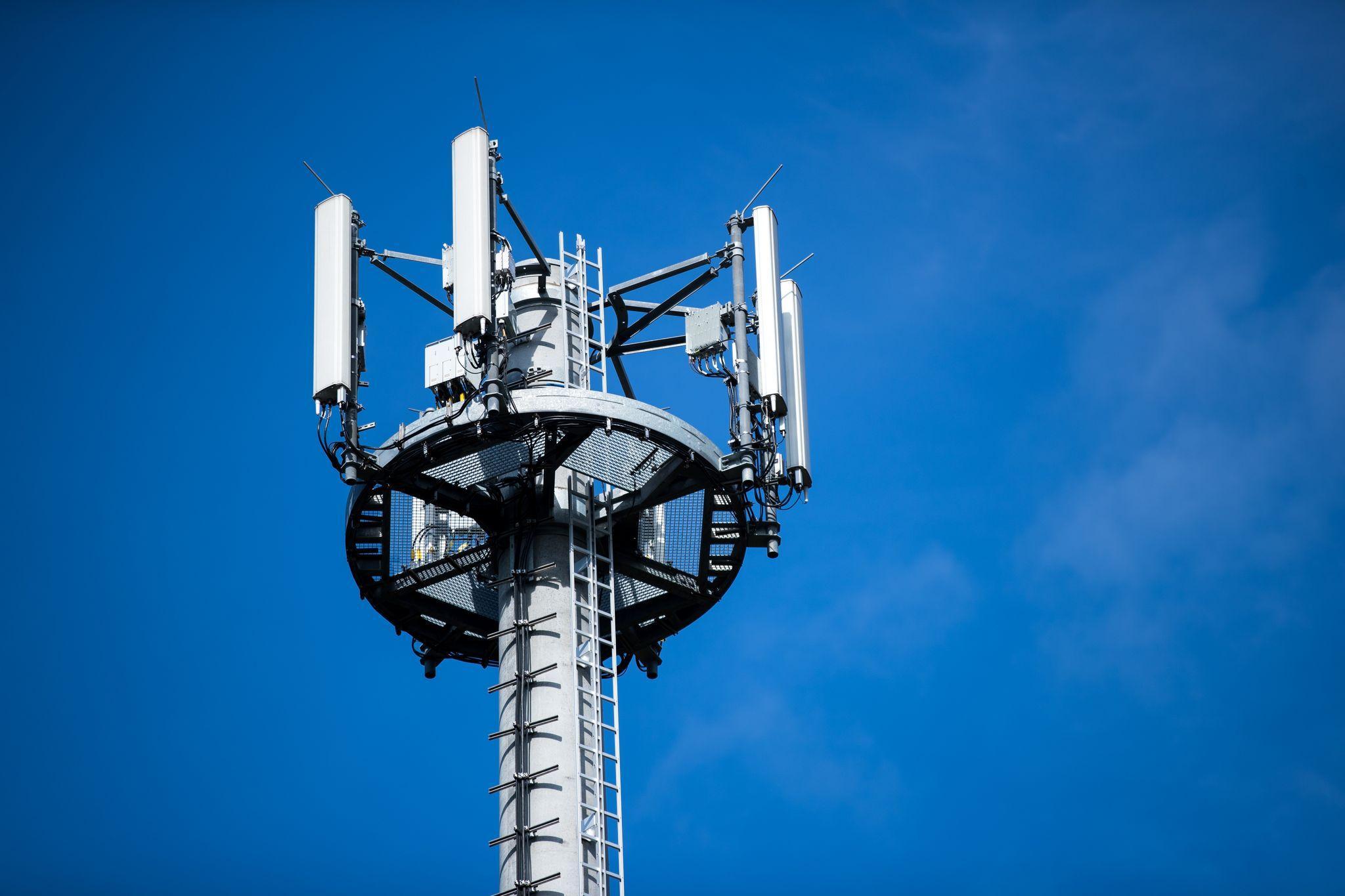 Antennen von Mobilfunkanbietern auf einem Mobilfunkmast